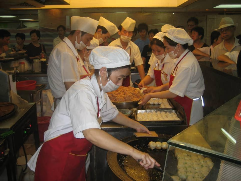 小杨生煎门店现场制作生煎